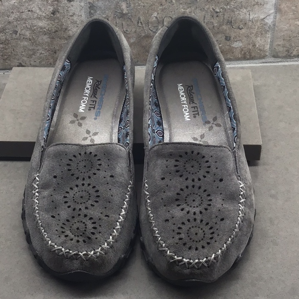 Skecher Gray Leather Flats